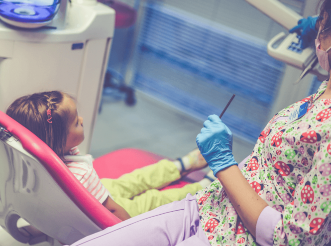 دکتر مرجان احمدی فوق تخصص طب مادر و جنین
